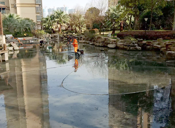 浑江景观池淤泥清理